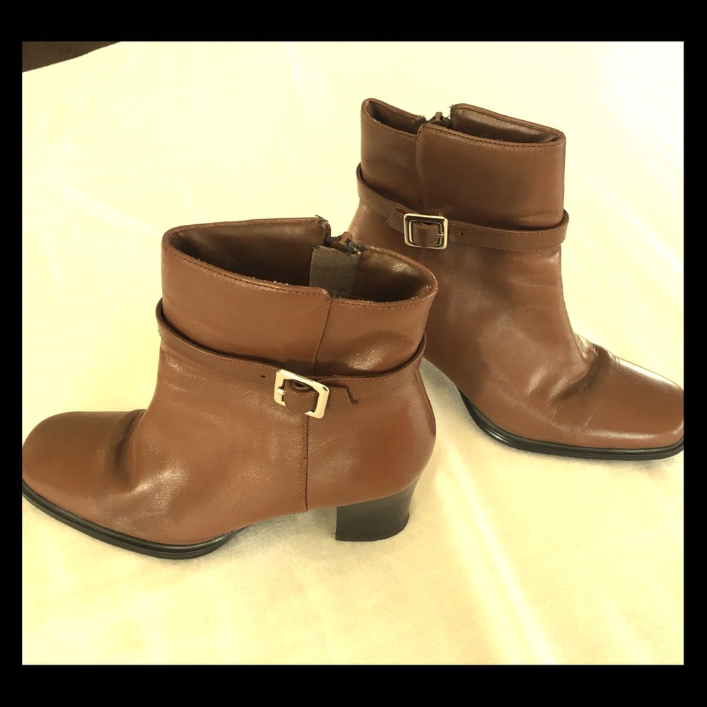 Beautiful brown boot, size 7.5
